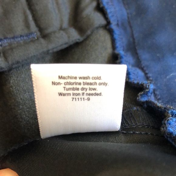 St. John’s Bay Mid Rise Slenderizing Capri Navy Blue Size 12 - Picture 11 of 11